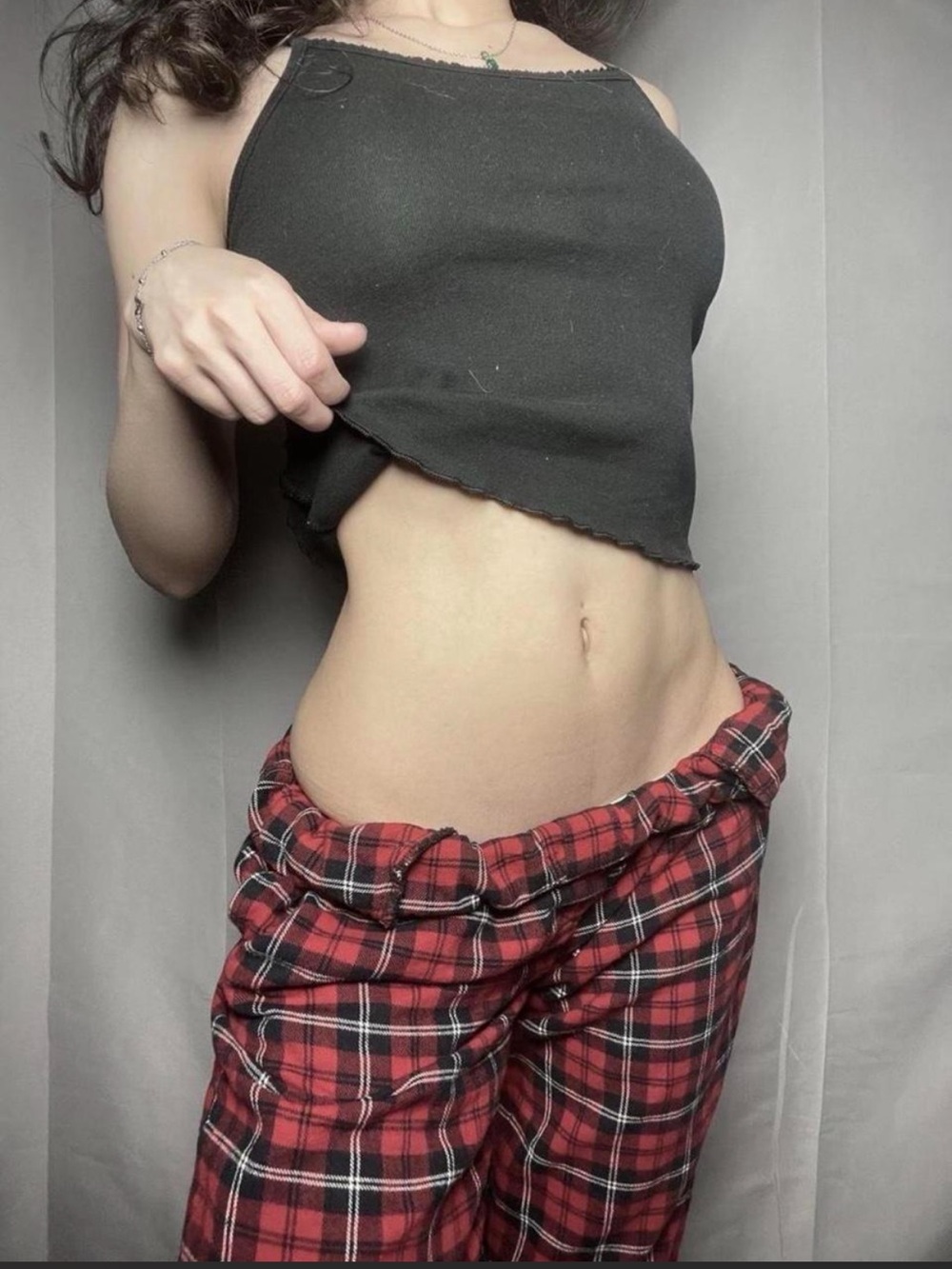 Brandy Melville Black Cropped Lettuce-Edge Tank